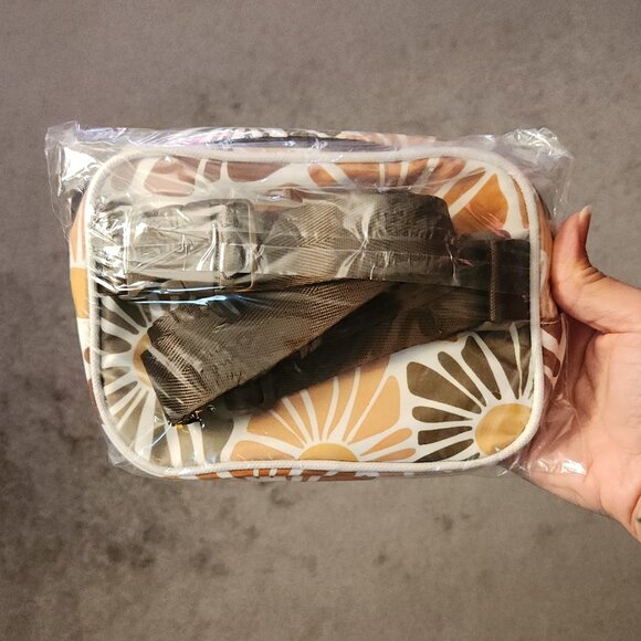 BRAND NEW - Still in Packaging - BANGS Shoes Floral Crossbody Bag - Picture 3 of 6